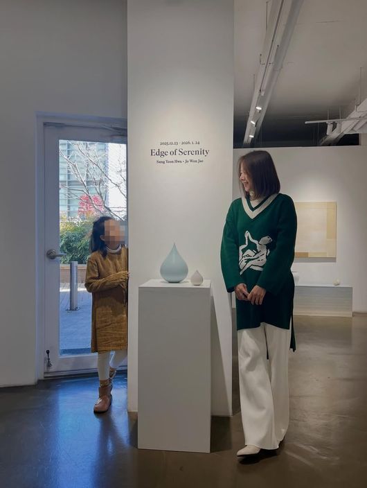 노란 수영복에 섹시한 몸매 어필하는 존예 처자