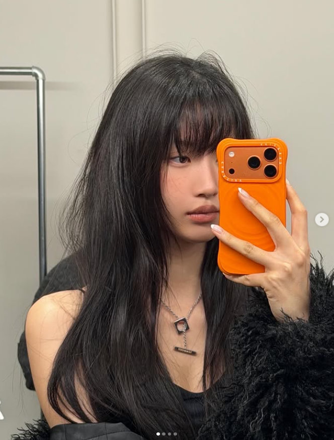 노란 수영복에 섹시한 몸매 어필하는 존예 처자