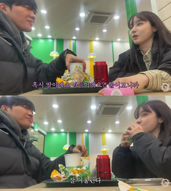 노란 수영복에 섹시한 몸매 어필하는 존예 처자