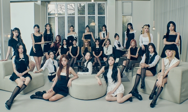 노란 수영복에 섹시한 몸매 어필하는 존예 처자