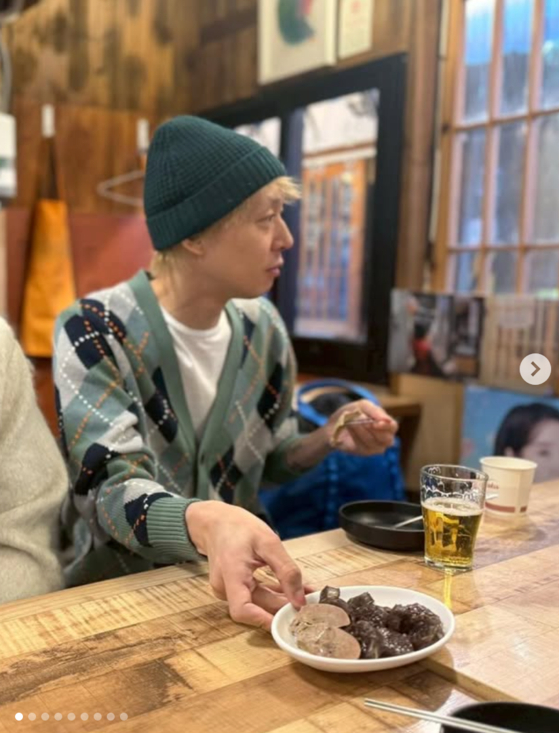 노란 수영복에 섹시한 몸매 어필하는 존예 처자