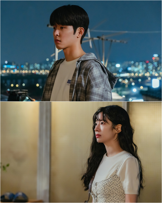 노란 수영복에 섹시한 몸매 어필하는 존예 처자