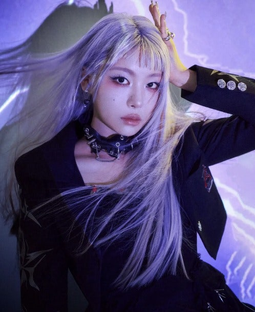 노란 수영복에 섹시한 몸매 어필하는 존예 처자