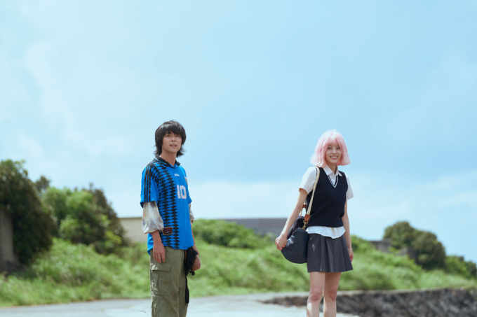 노란 수영복에 섹시한 몸매 어필하는 존예 처자