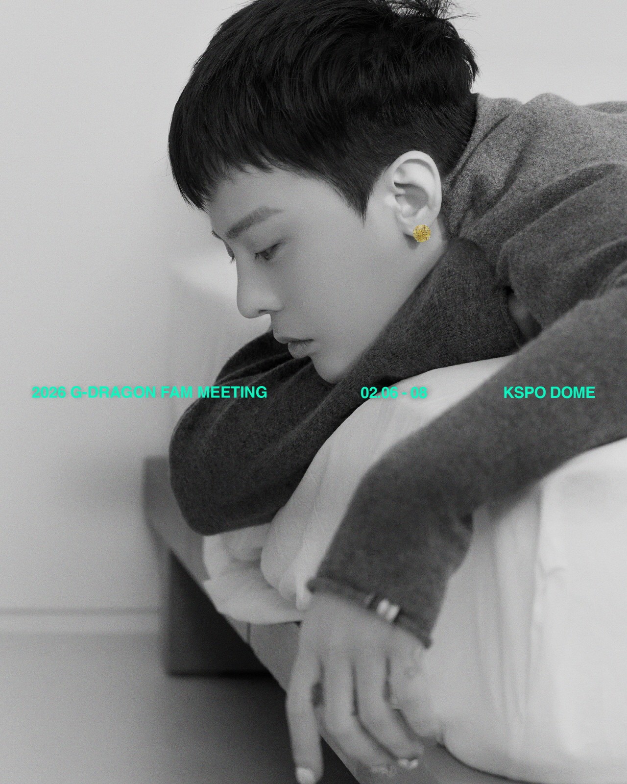 노란 수영복에 섹시한 몸매 어필하는 존예 처자