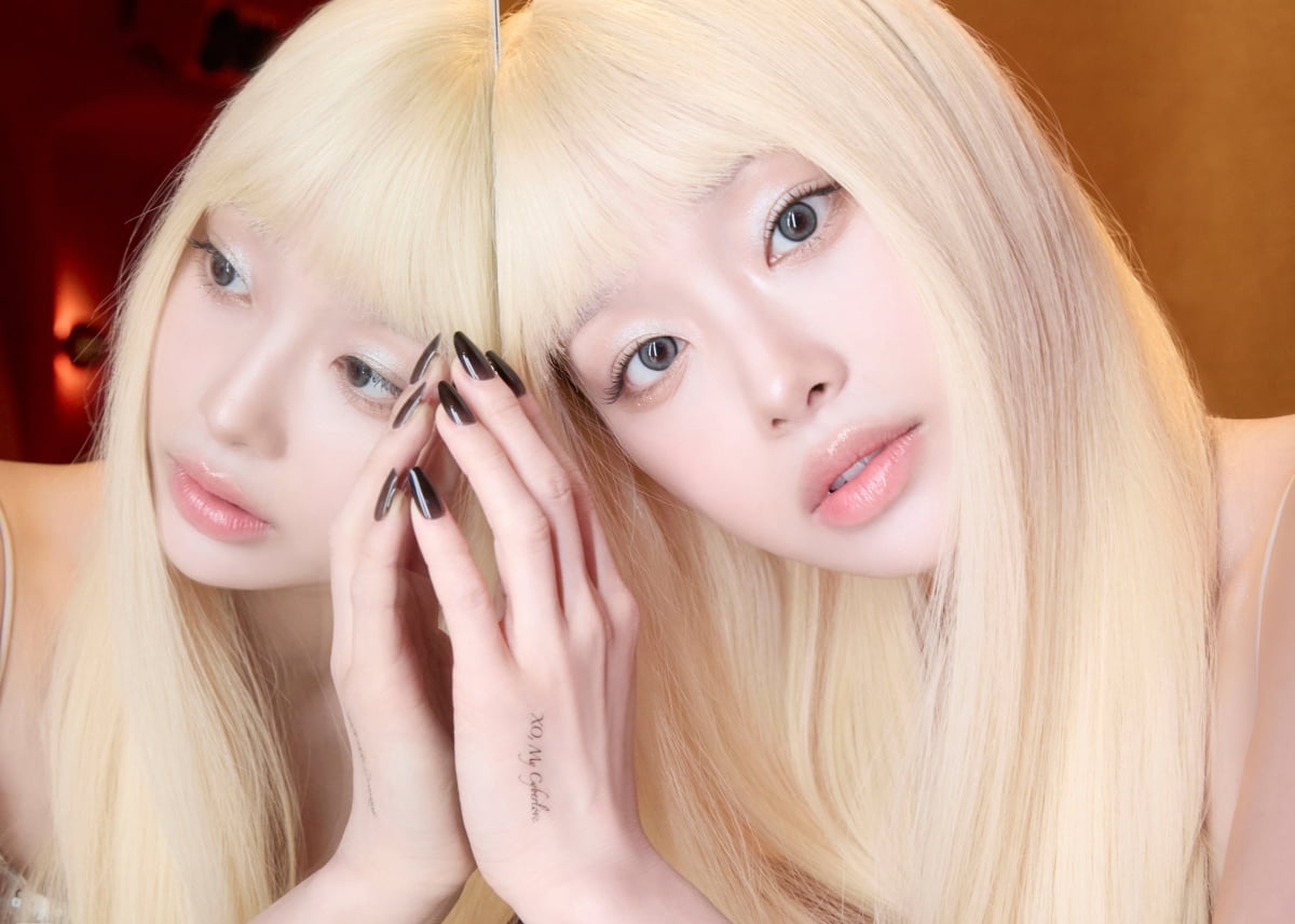 노란 수영복에 섹시한 몸매 어필하는 존예 처자