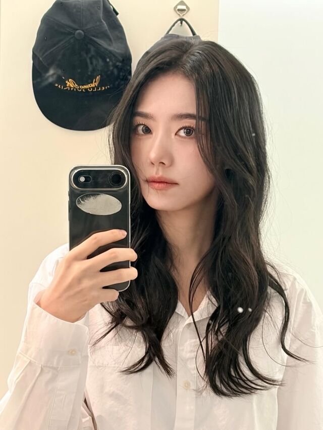 노란 수영복에 섹시한 몸매 어필하는 존예 처자