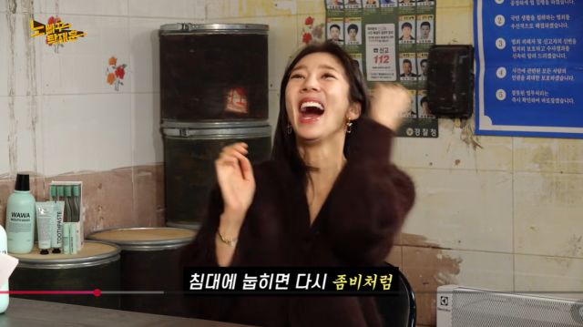 노란 수영복에 섹시한 몸매 어필하는 존예 처자