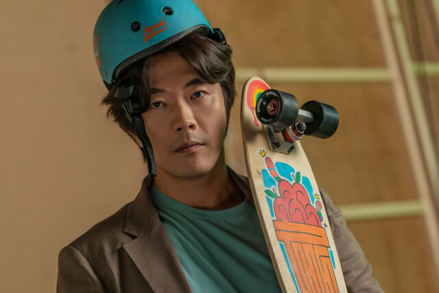 노란 수영복에 섹시한 몸매 어필하는 존예 처자