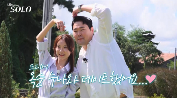 노란 수영복에 섹시한 몸매 어필하는 존예 처자