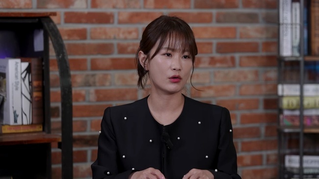 노란 수영복에 섹시한 몸매 어필하는 존예 처자