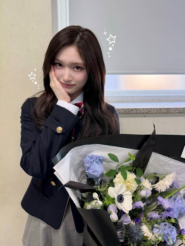 노란 수영복에 섹시한 몸매 어필하는 존예 처자