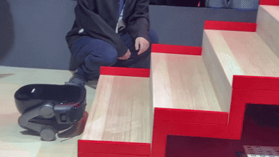 [라스베이거스=뉴시스]이현주 기자 = 6~9일(현지시간) 미국 라스베이거스에서 열린 CES 2026에서 공개된 로보락 '사로스 로버'. 2026.01.08. lovelypsyche@newsis.com