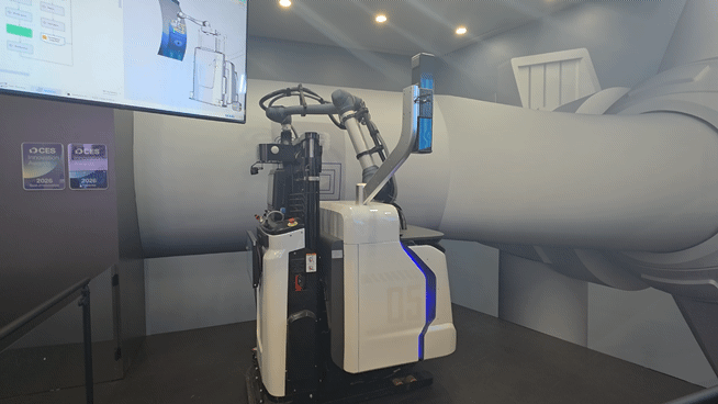 두산로보틱스의 로봇 스캔앤고가 6일(현지시간) 세계 최대 가전·IT 전시회 CES 2026 현장에서 기능을 시연하고 있다. 라스베이거스=박성완 기자