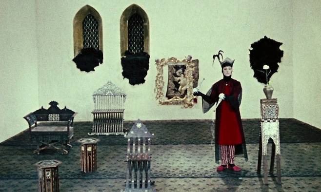 노란 수영복에 섹시한 몸매 어필하는 존예 처자