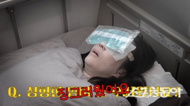 노란 수영복에 섹시한 몸매 어필하는 존예 처자