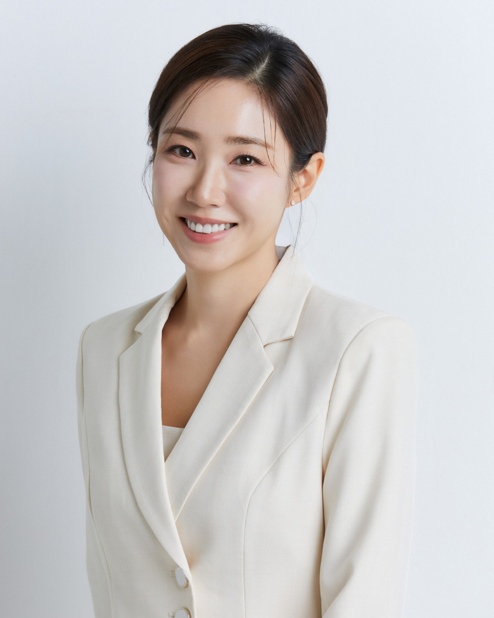 노란 수영복에 섹시한 몸매 어필하는 존예 처자