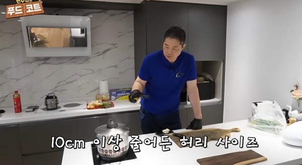 노란 수영복에 섹시한 몸매 어필하는 존예 처자