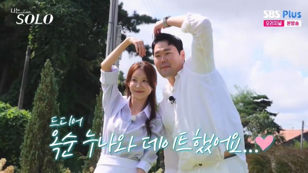 노란 수영복에 섹시한 몸매 어필하는 존예 처자