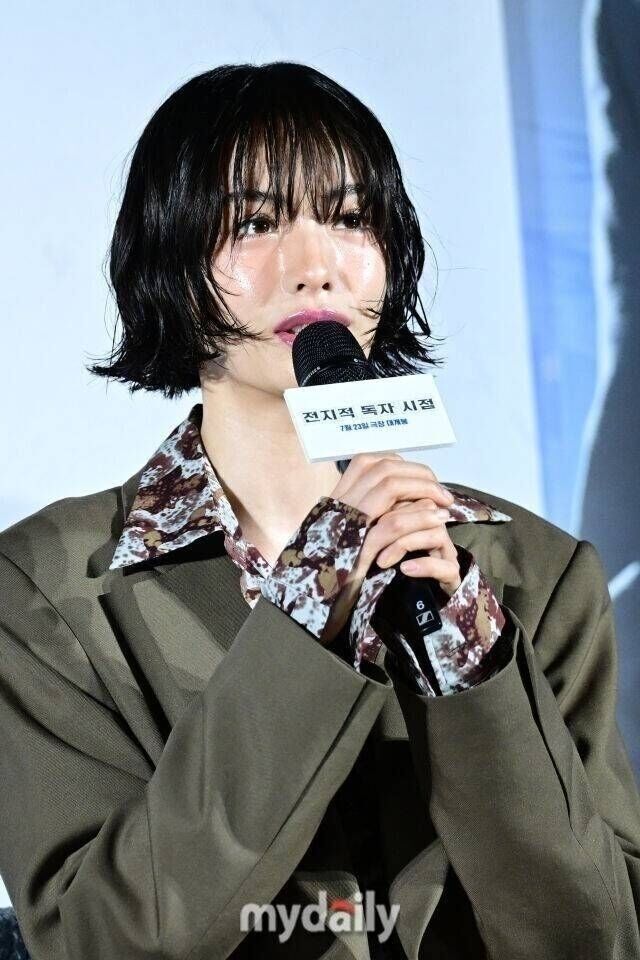 노란 수영복에 섹시한 몸매 어필하는 존예 처자