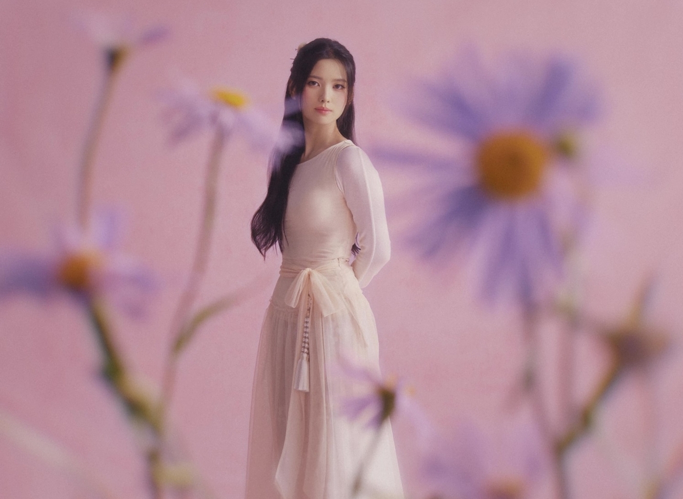 노란 수영복에 섹시한 몸매 어필하는 존예 처자