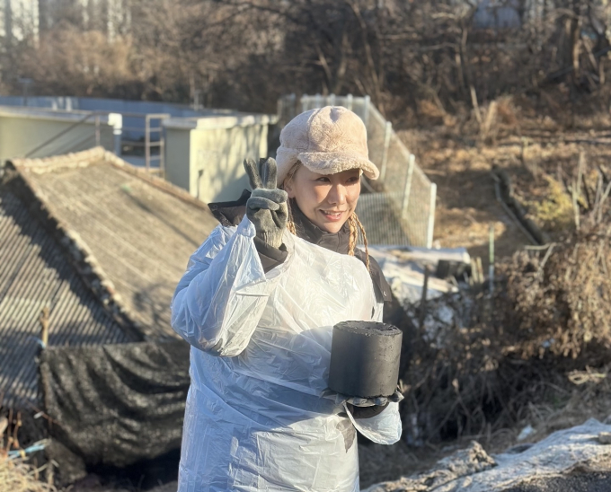 노란 수영복에 섹시한 몸매 어필하는 존예 처자
