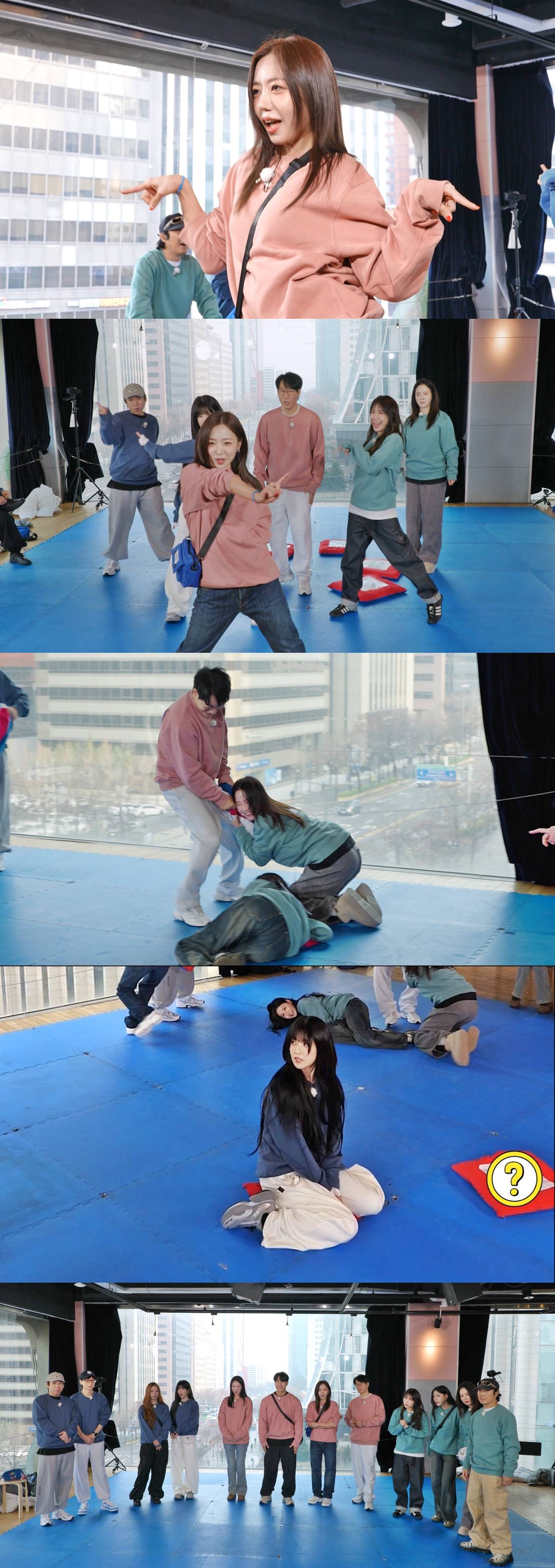 노란 수영복에 섹시한 몸매 어필하는 존예 처자