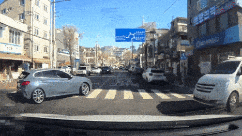 피의자가 비보호 좌회전 차량을 충격해 고의 사고를 내는 모습. [경기남부경찰청]