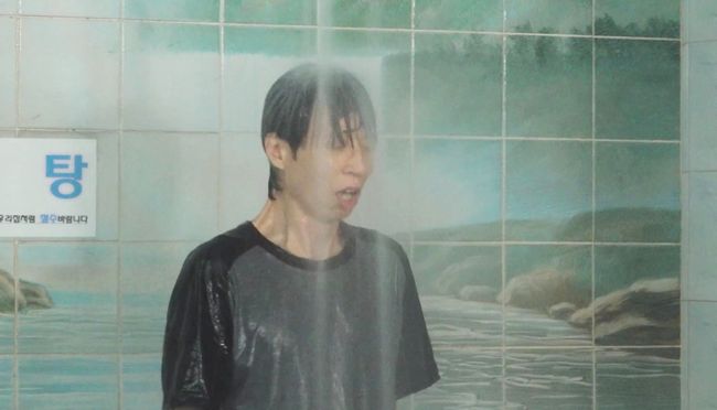 노란 수영복에 섹시한 몸매 어필하는 존예 처자