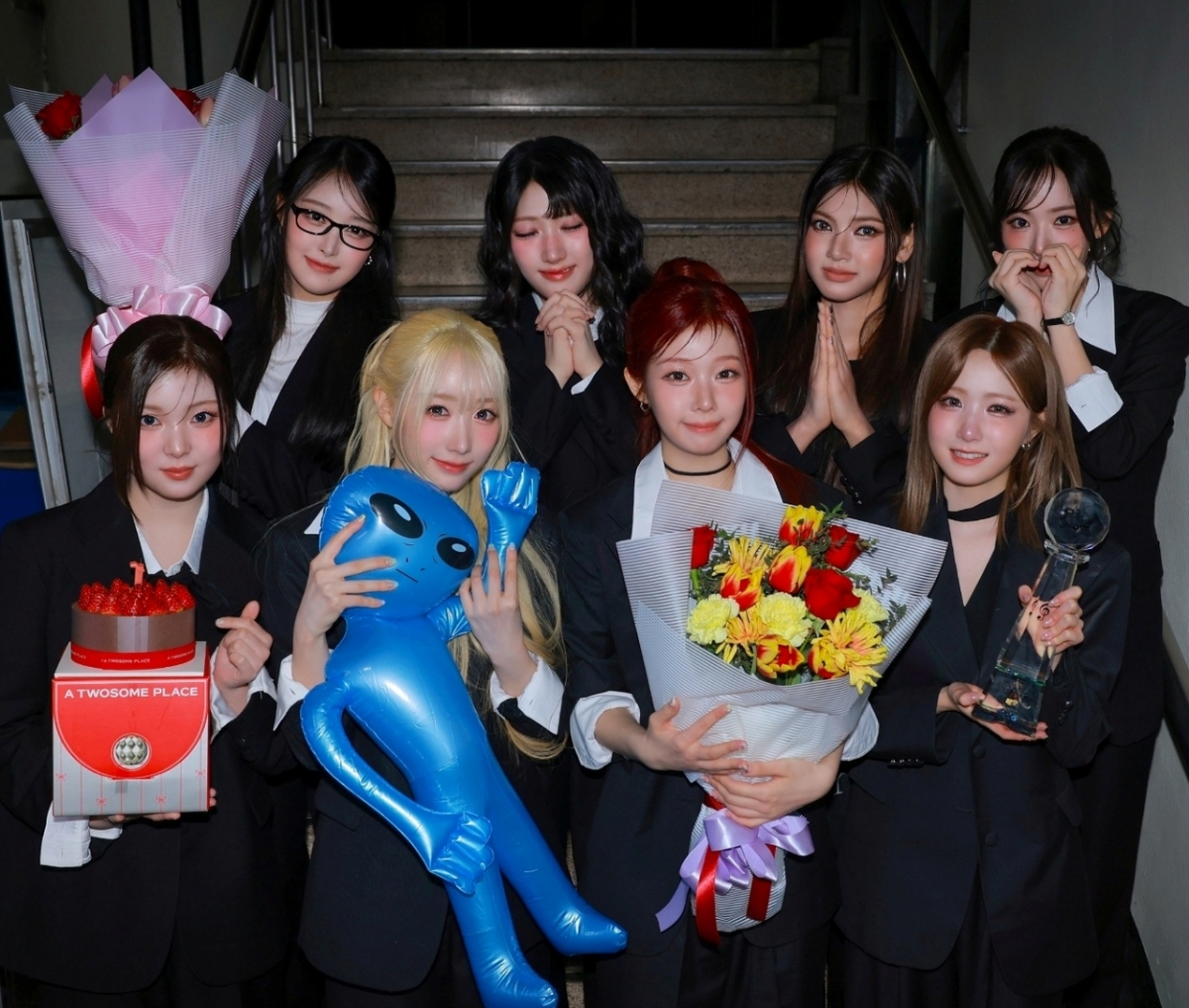 노란 수영복에 섹시한 몸매 어필하는 존예 처자