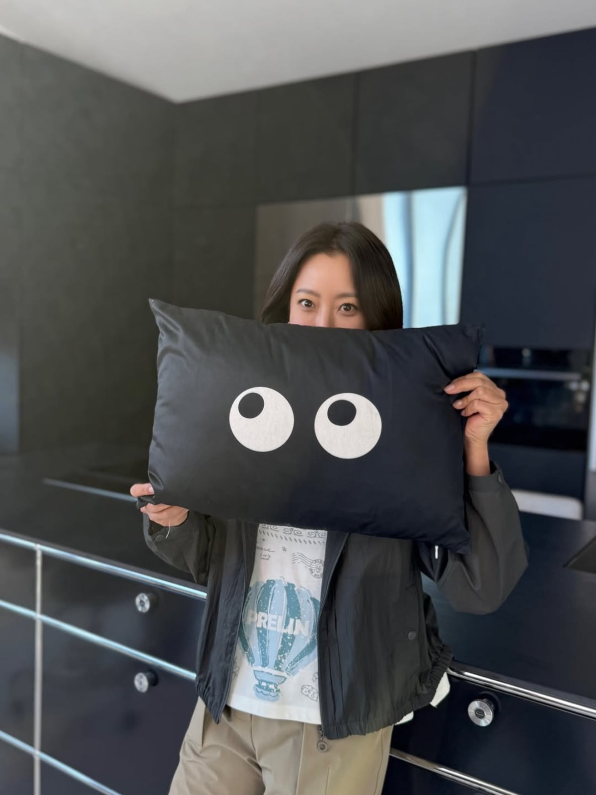 노란 수영복에 섹시한 몸매 어필하는 존예 처자