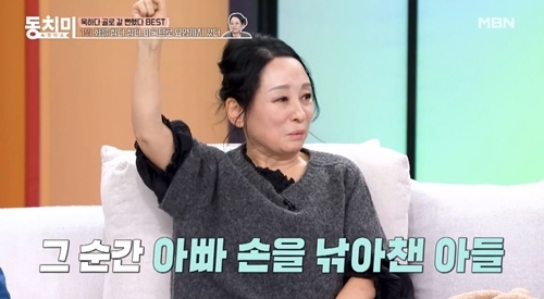 노란 수영복에 섹시한 몸매 어필하는 존예 처자