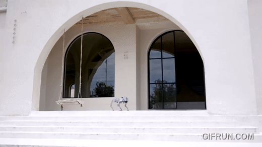 중국 로봇 스타트업 유니트리의 4족 보행 로봇 고2의 동작 영상./사진=유니트리 유튜브 영상 갈무리