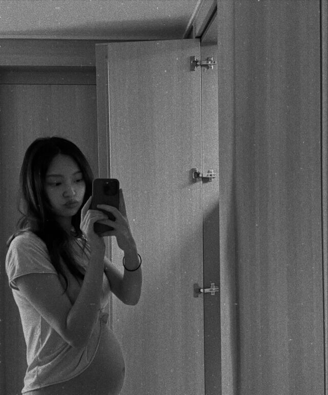 노란 수영복에 섹시한 몸매 어필하는 존예 처자