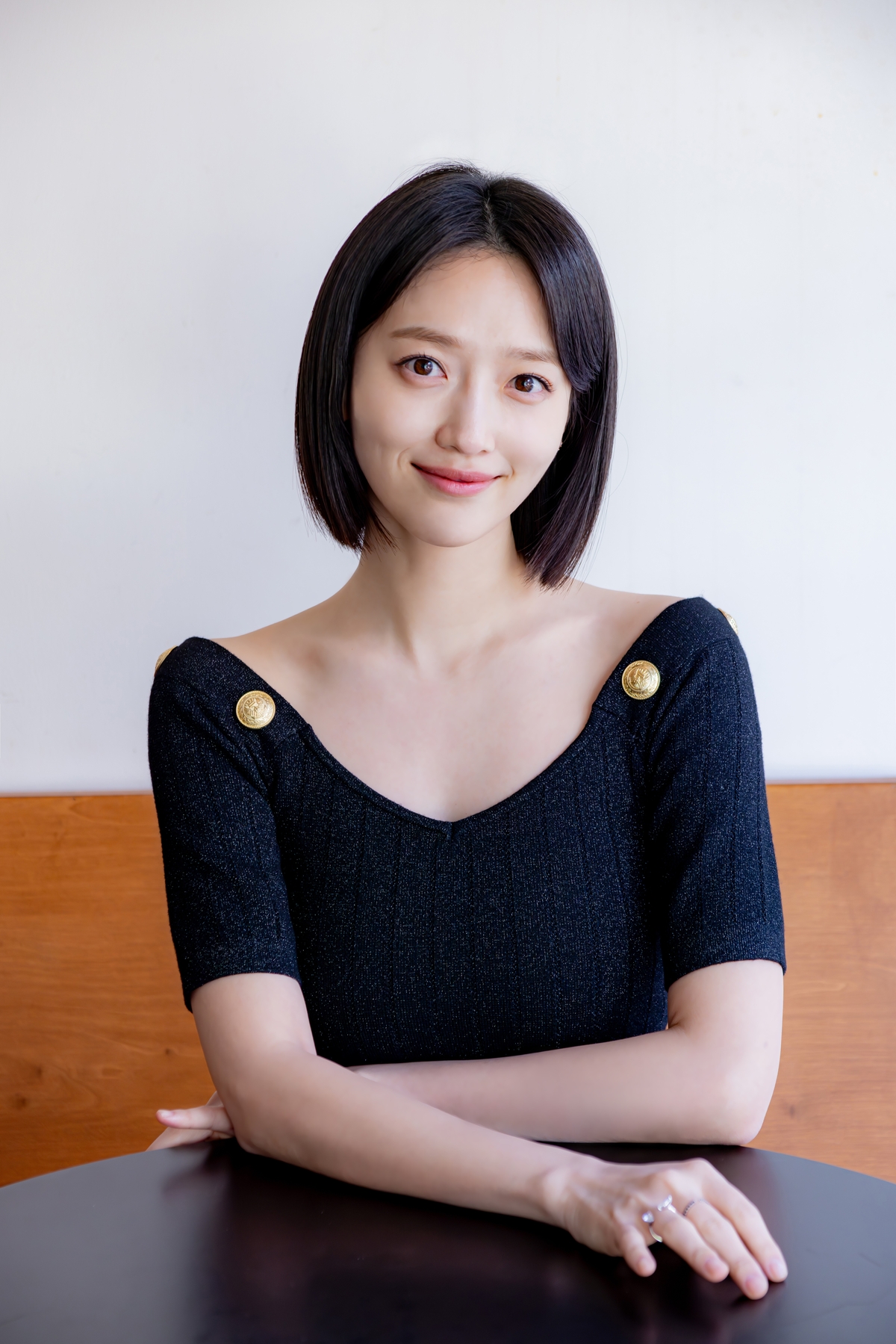 노란 수영복에 섹시한 몸매 어필하는 존예 처자