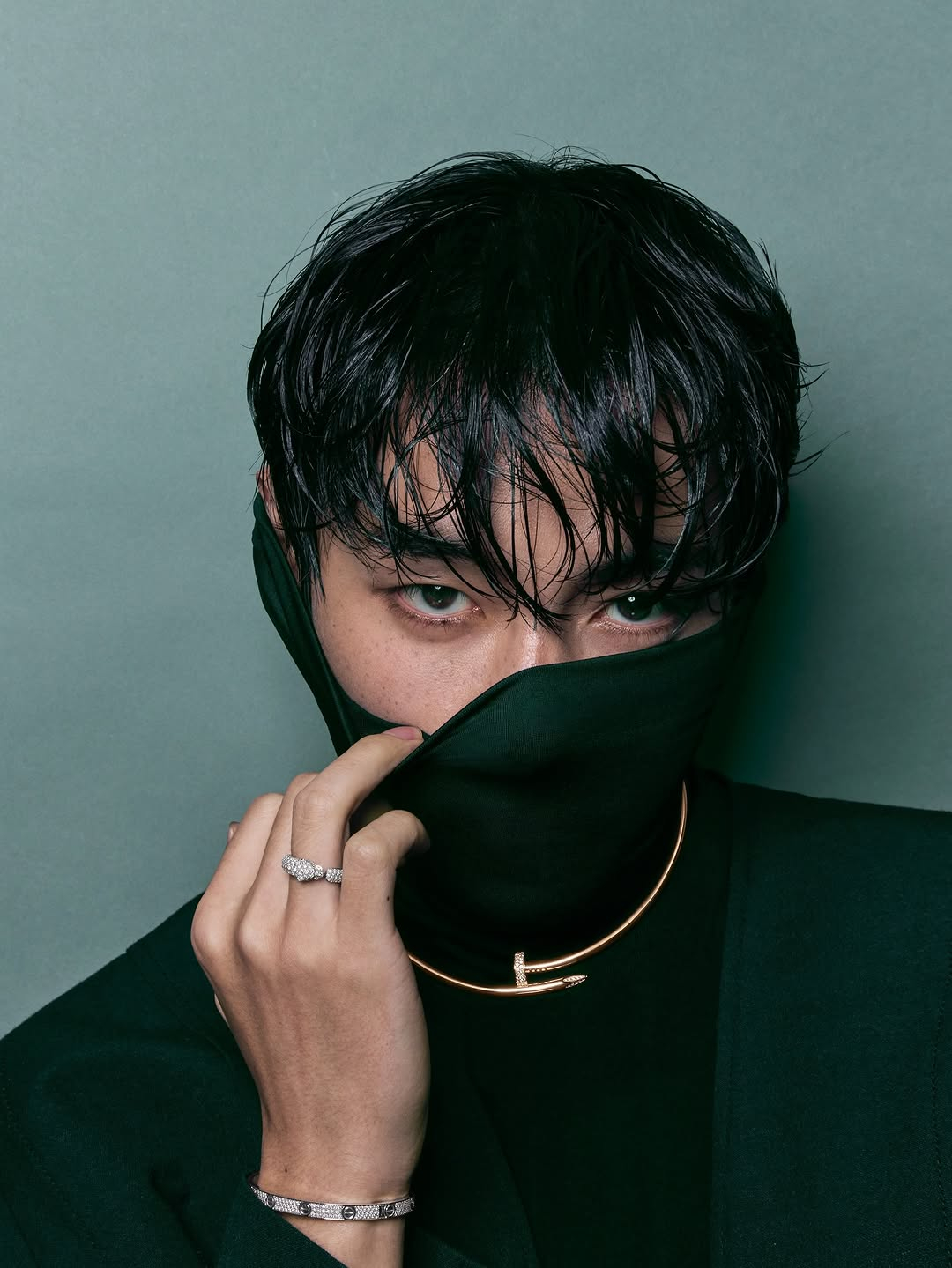 노란 수영복에 섹시한 몸매 어필하는 존예 처자