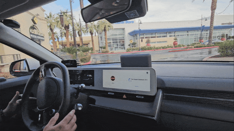 8일(현지시각) 현대차그룹의 자율주행 합작법인 모셔널이 개발한 아이오닉5 로보택시가 주행하는 모습. /김지환 기자