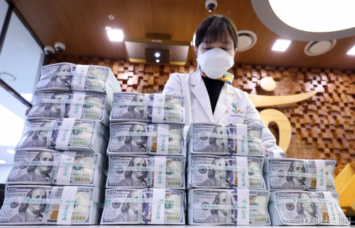 환율 떨어질때 사둬야