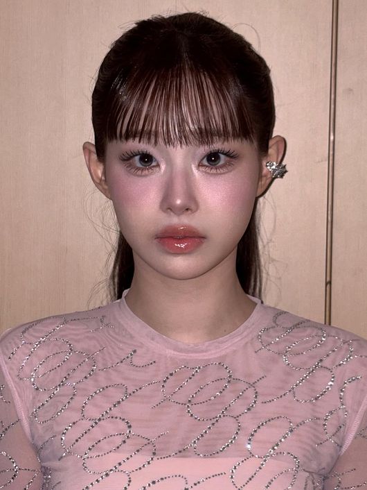 노란 수영복에 섹시한 몸매 어필하는 존예 처자