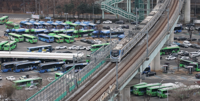 서울 시내버스 파업, 검찰개혁 자문위원의 집단 사퇴 등