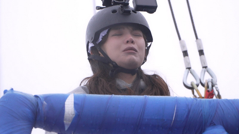 노란 수영복에 섹시한 몸매 어필하는 존예 처자