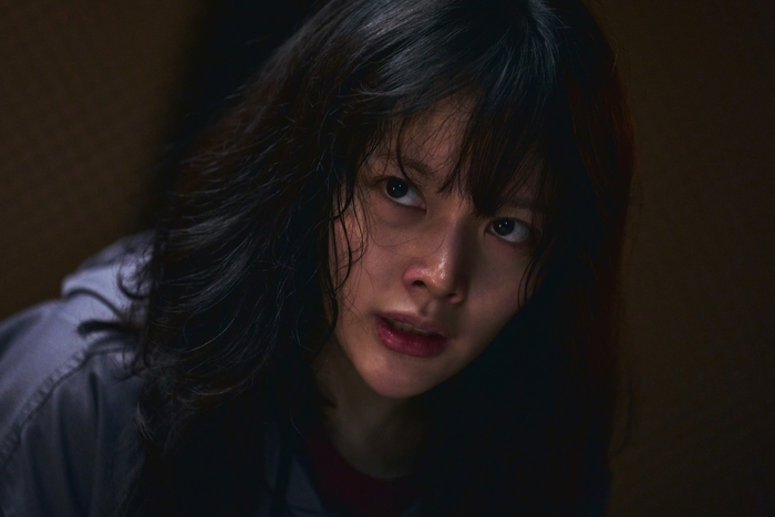 노란 수영복에 섹시한 몸매 어필하는 존예 처자