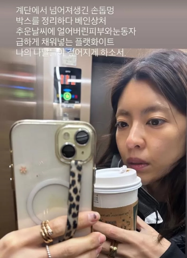 노란 수영복에 섹시한 몸매 어필하는 존예 처자