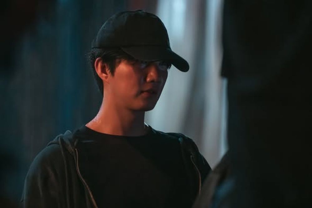 노란 수영복에 섹시한 몸매 어필하는 존예 처자