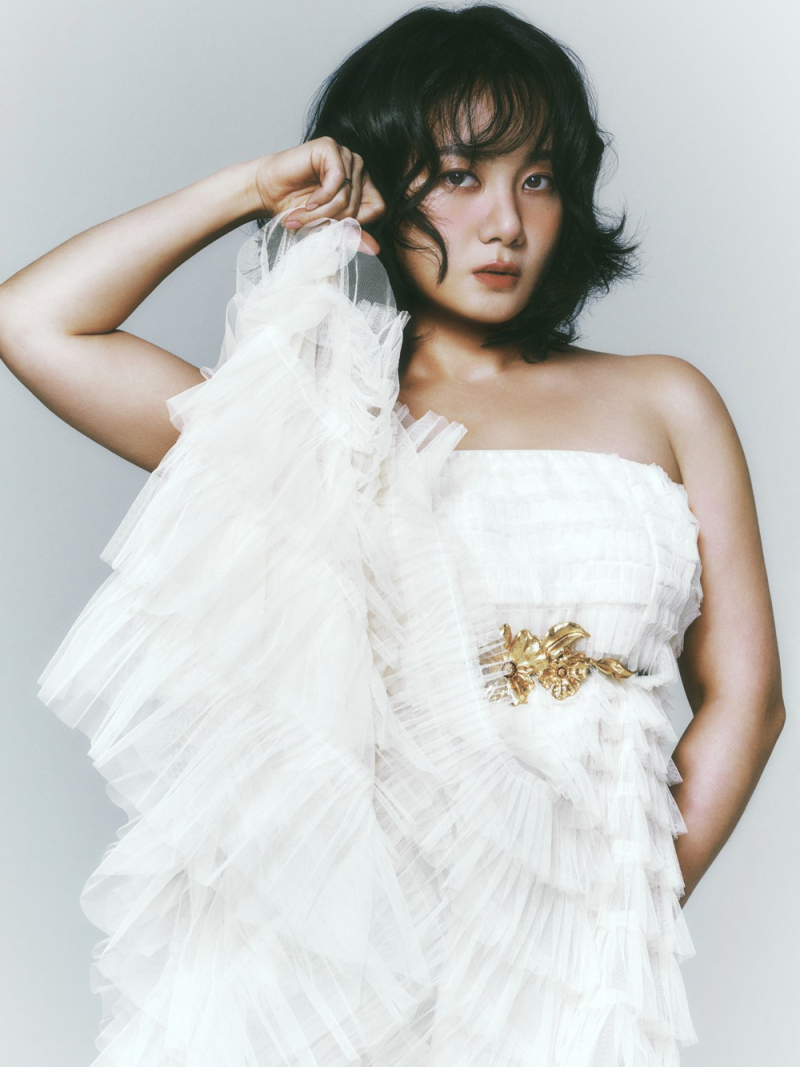 노란 수영복에 섹시한 몸매 어필하는 존예 처자