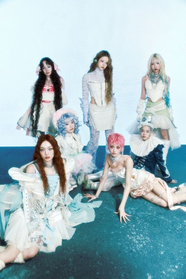 노란 수영복에 섹시한 몸매 어필하는 존예 처자