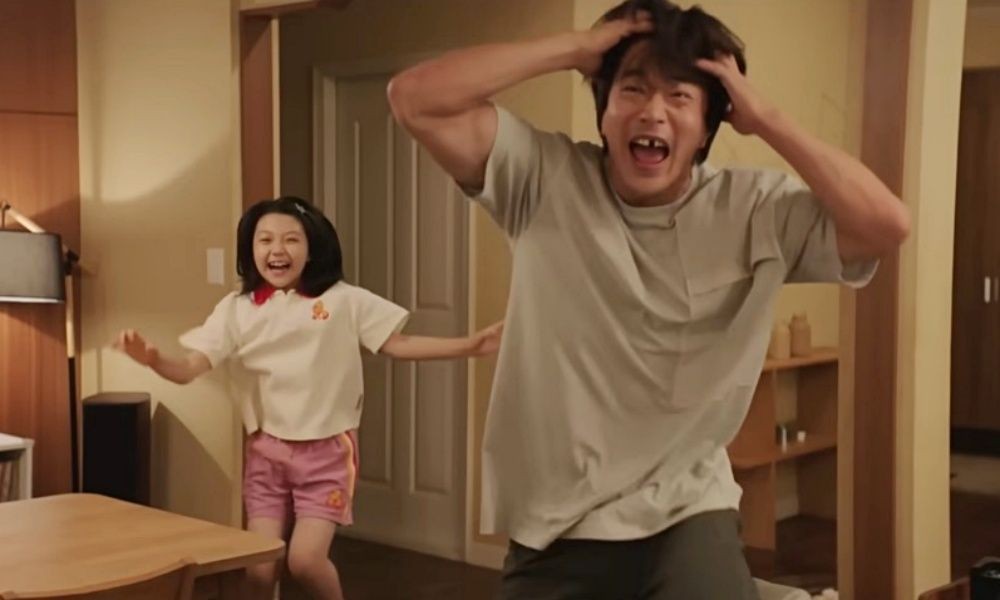 노란 수영복에 섹시한 몸매 어필하는 존예 처자