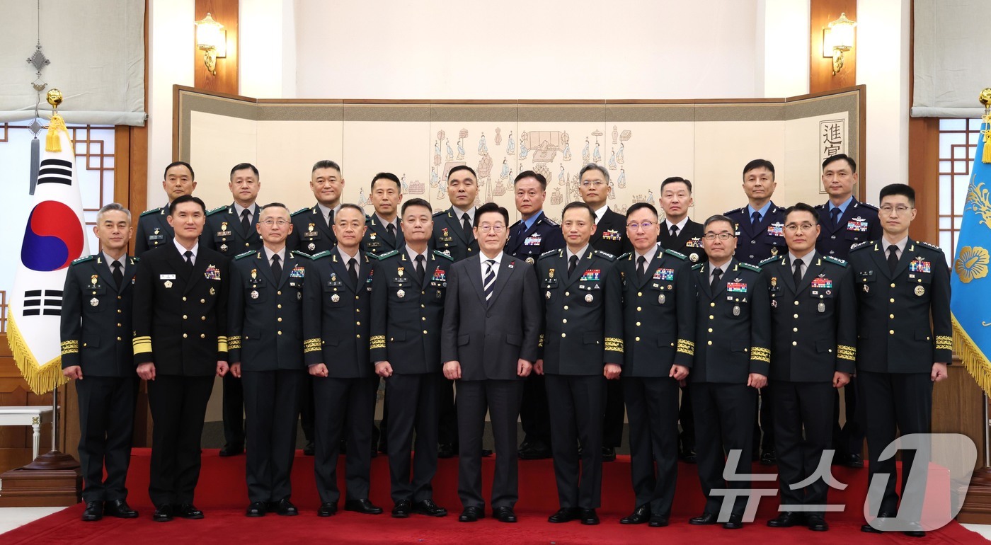 李대통령, 3성 장군 진급자 20명에