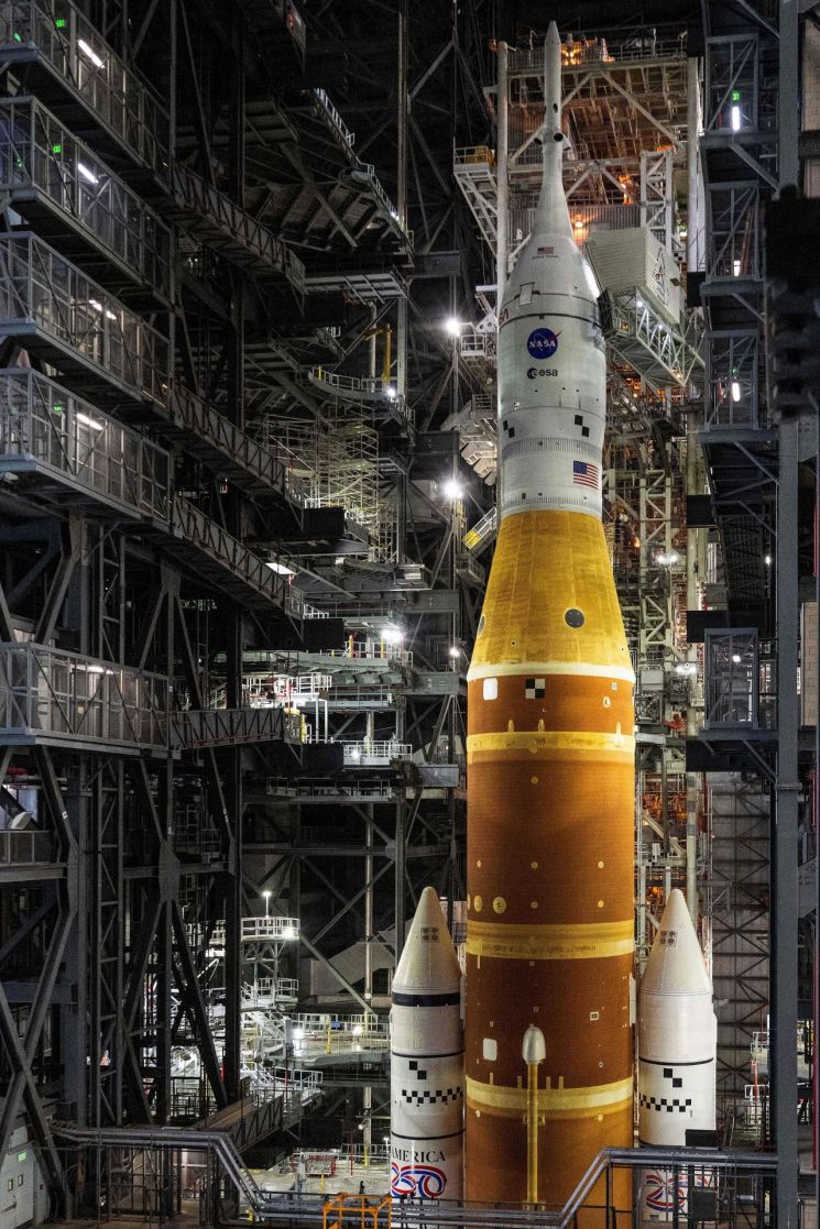 美, 이르면 다음달 54년만의 달궤도 유인비행