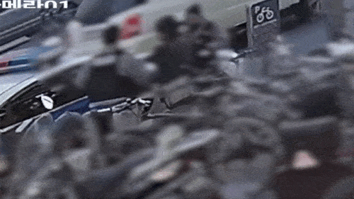 서울에서 긴급체포되는 금은방 강도살인 피의자 김성호 모습. 경기남부경찰청 제공